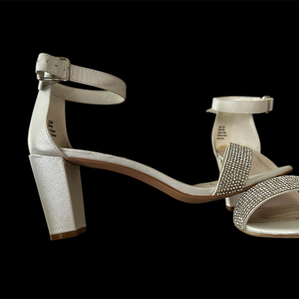 Chic White Heels with Block Design